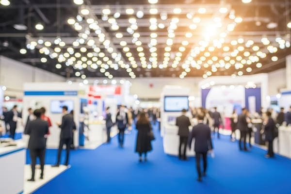 大きな会場で開催される展示会 イベントイメージ写真